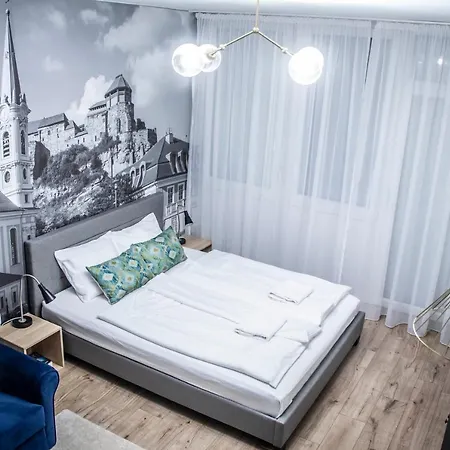 Loulou's With Cosy Balcony Apartment *