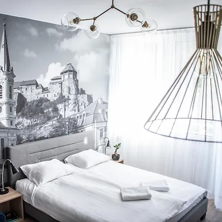 Loulou's With Cosy Balcony Esztergom