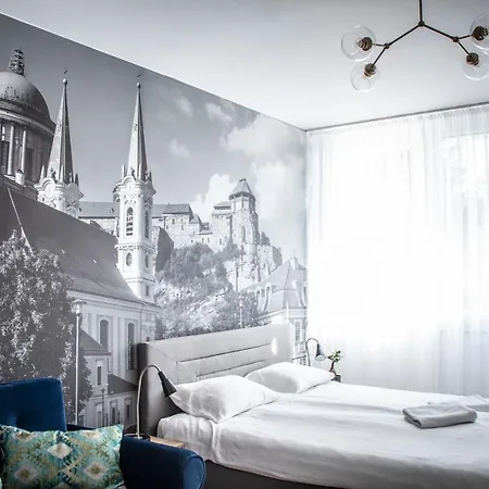 Loulou's With Cosy Balcony Apartment *