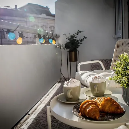 Apartment Loulou's With Cosy Balcony