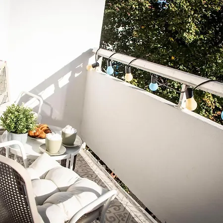 Loulou's With Cosy Balcony Apartamento Esztergom