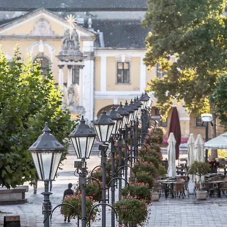 Loulou's With Cosy Balcony * Esztergom