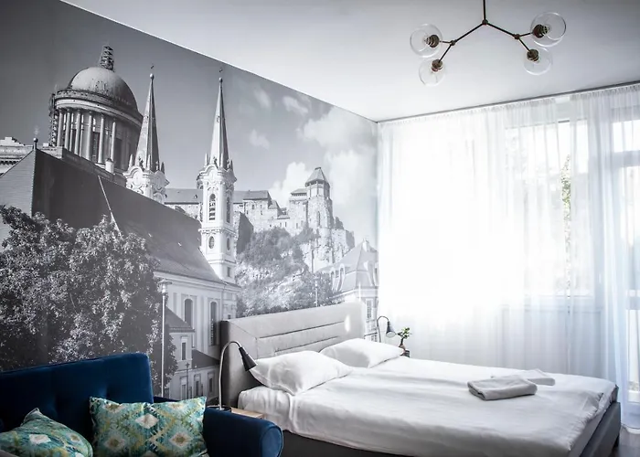 Loulou's With Cosy Balcony Appartamento *